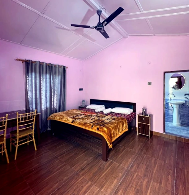 ShooLin Riverside Inn Deluxe River Facing Room