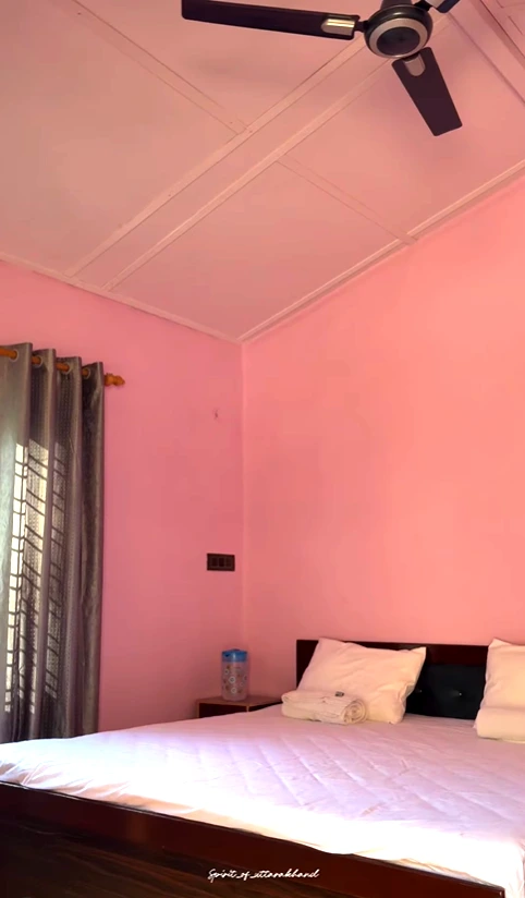 ShooLin Riverside Inn Deluxe River Facing Room