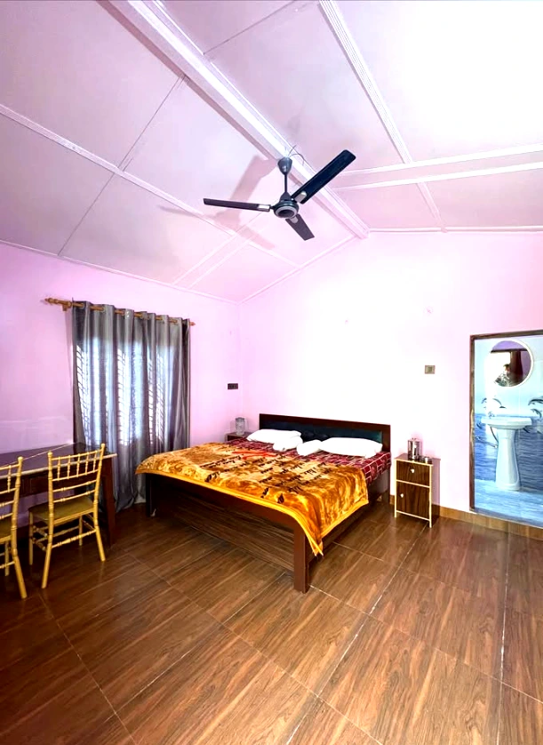 ShooLin Riverside Inn Deluxe River Facing Room